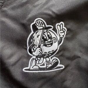 Mitchell & Ness Black Nylon Golf Windbreaker V-Neck Size 40 M Walking Golf Ball